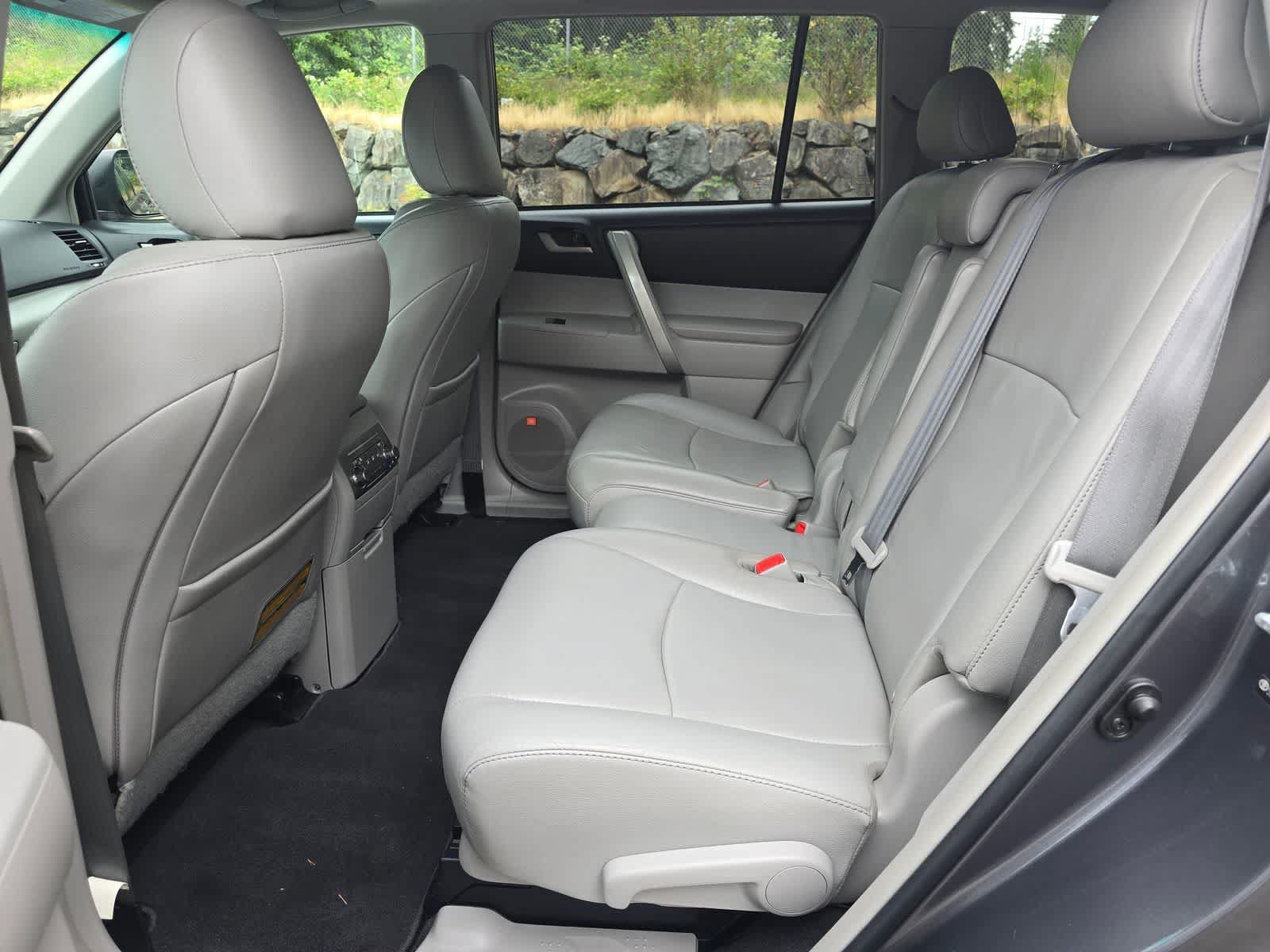Used 2011 Toyota Highlander SE w/ Tow Pkg AWD/4WD image 11