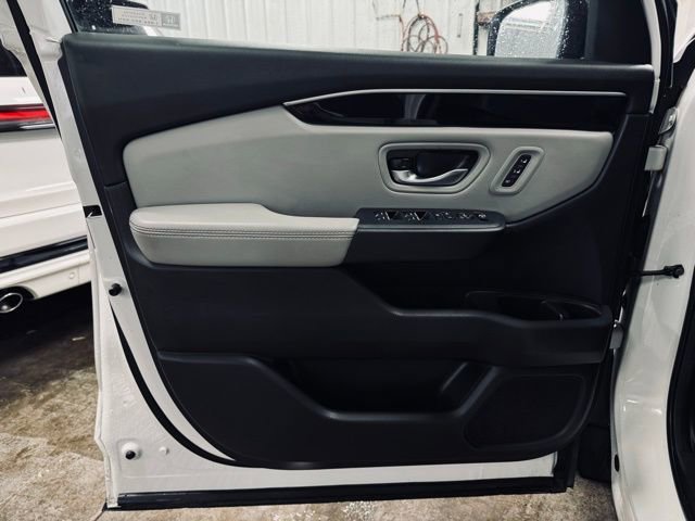 Used 2024 Honda Pilot Touring image 14