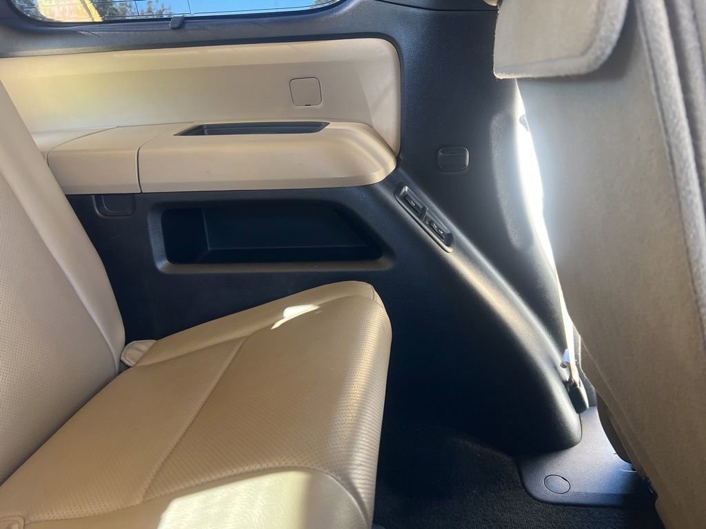 Used 2014 Toyota Sequoia Platinum image 27