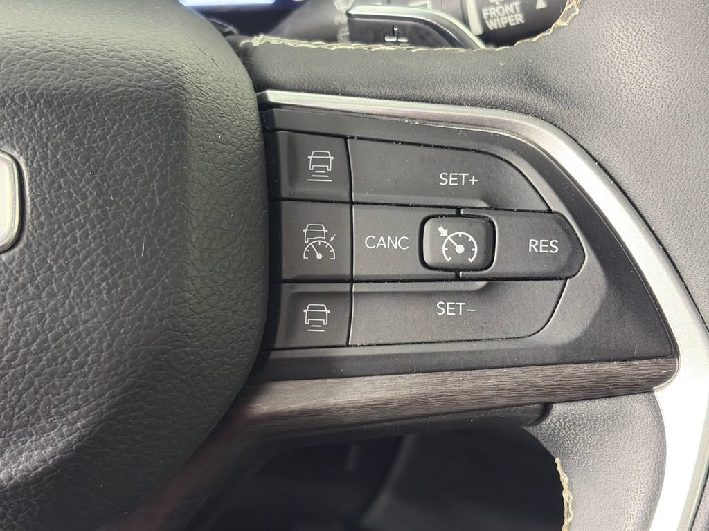 Used 2024 Jeep Grand Cherokee Limited AWD/4WD image 18
