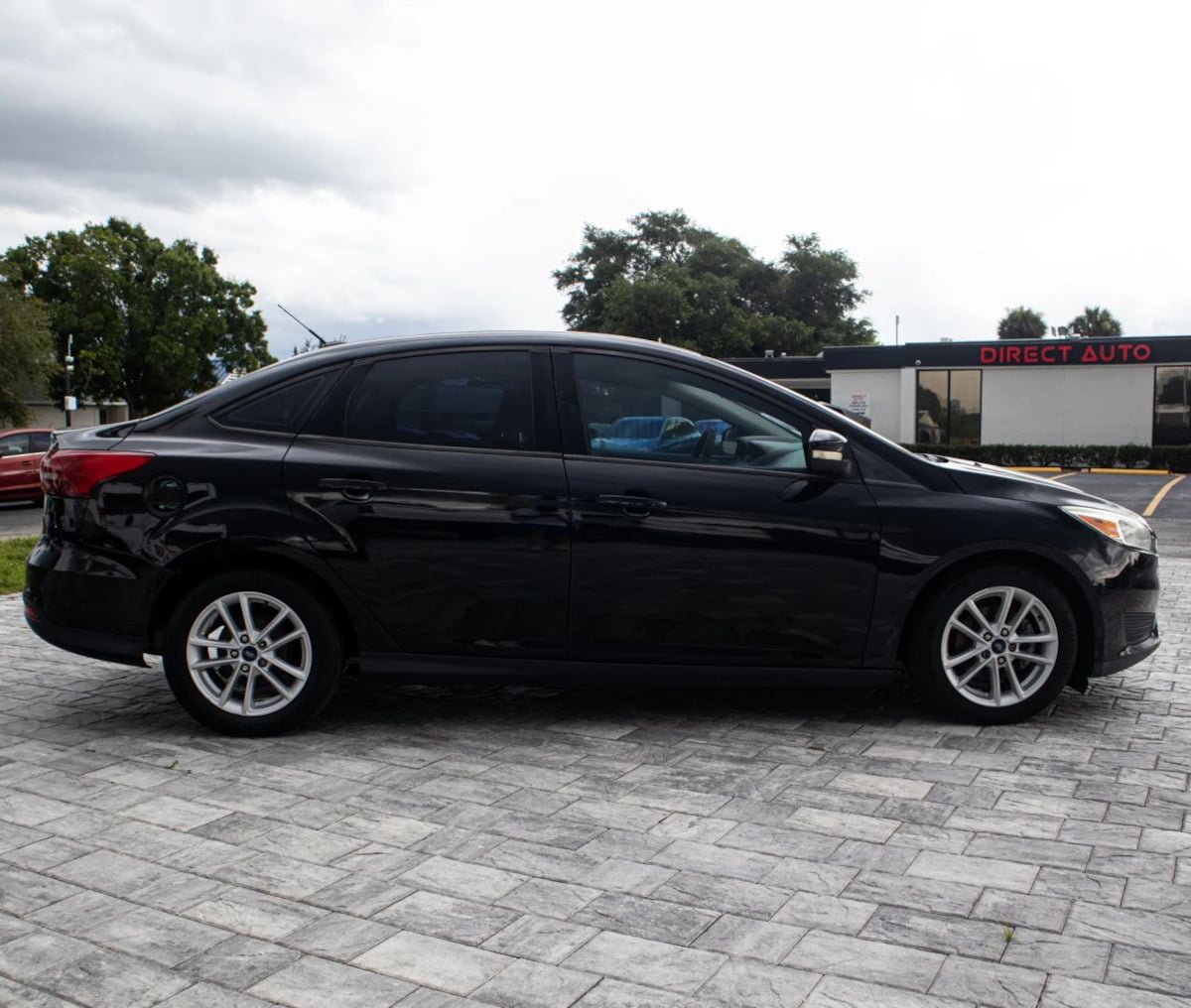 Used 2017 Ford Focus SE FWD image 9