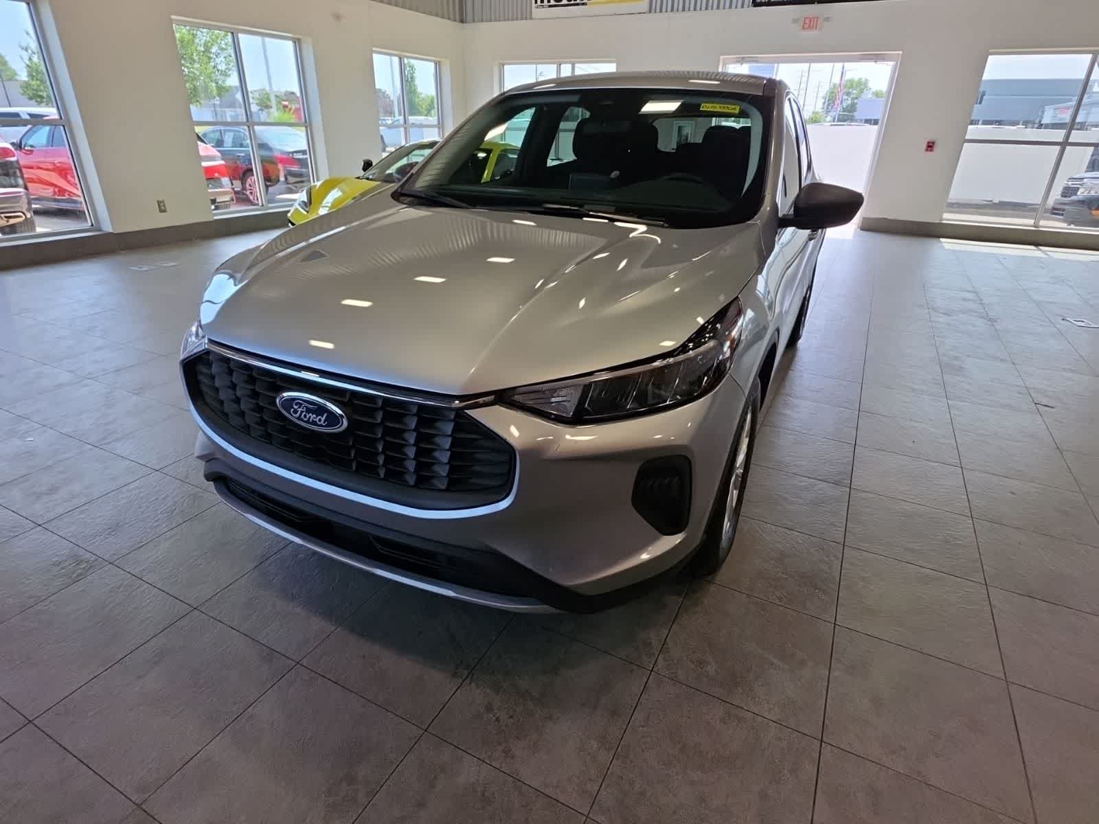 Used 2024 Ford Escape Active AWD/4WD image 2