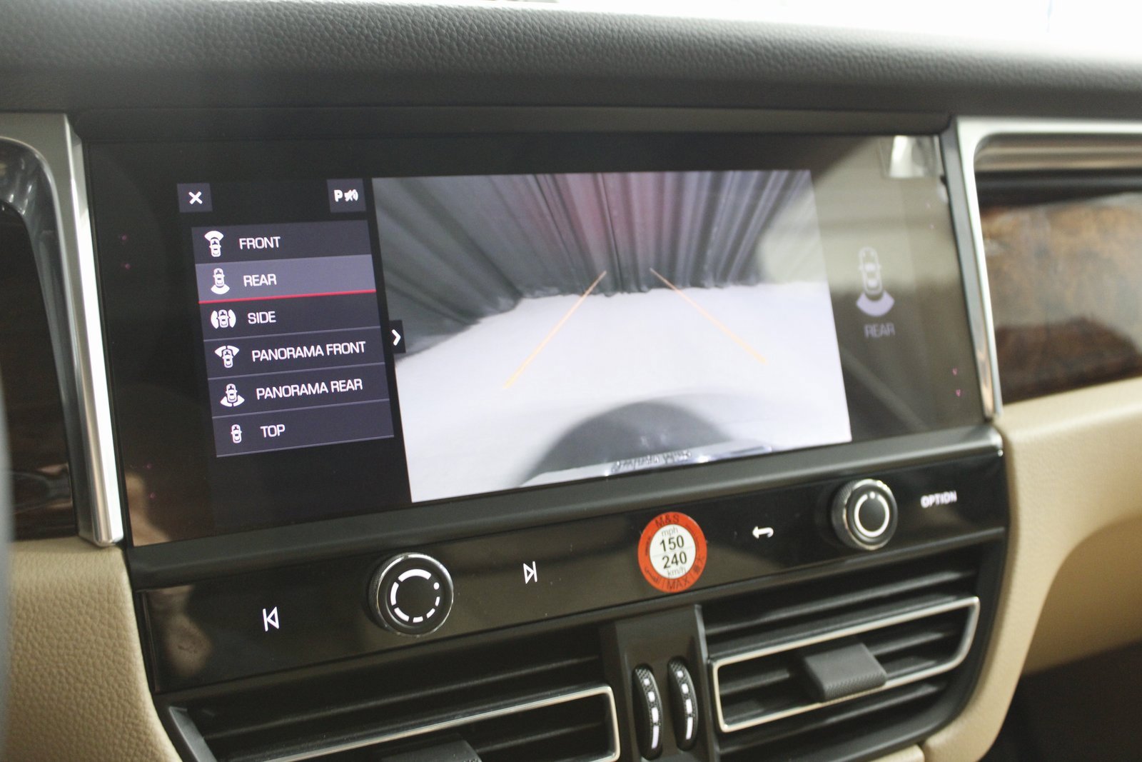 Certified 2025 Porsche Macan image 33