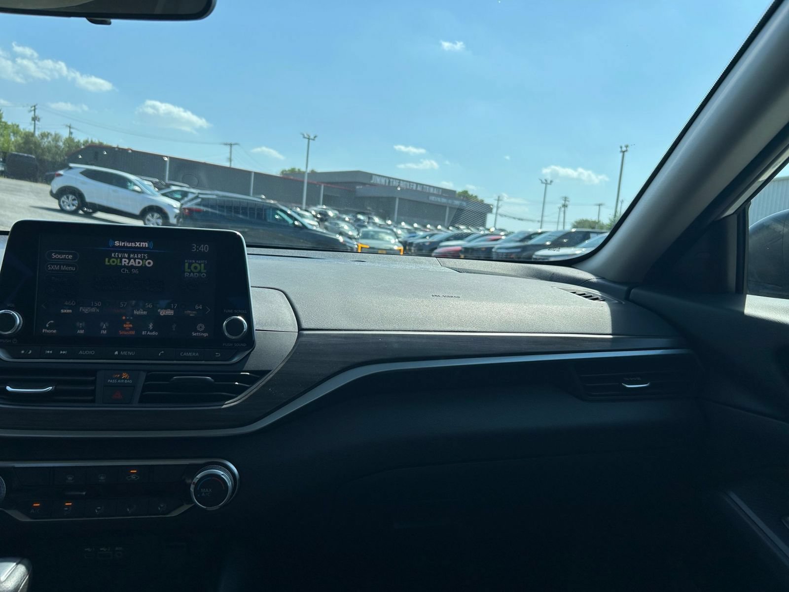 Used 2025 Nissan Altima 2.5 SV FWD image 30
