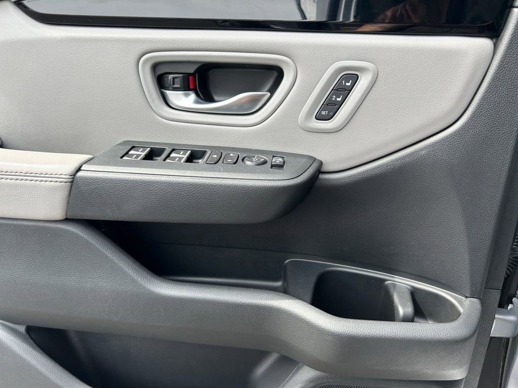 Used 2025 Honda Pilot Touring image 31