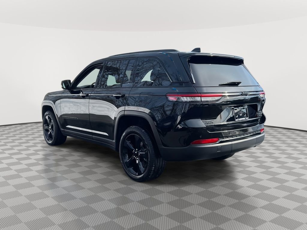 Certified 2024 Jeep Grand Cherokee Limited w/ Black Appearance Package image 3