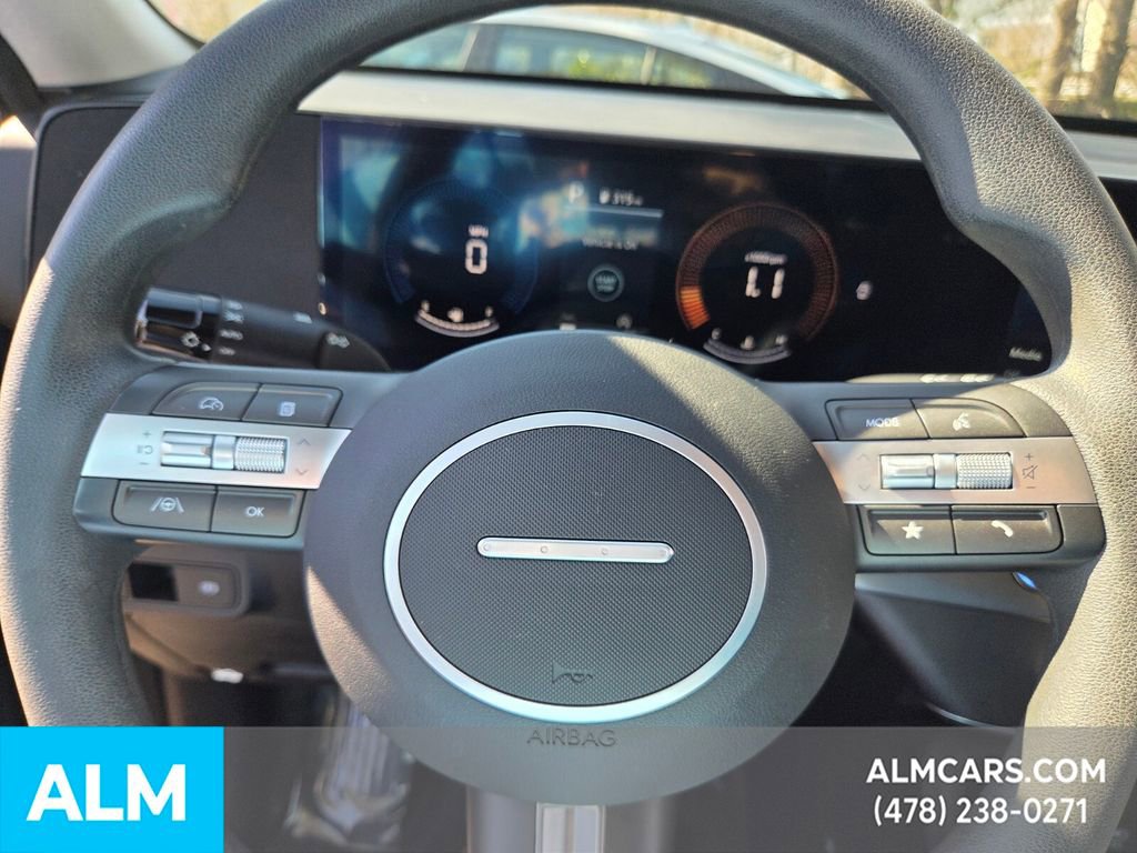 Used 2025 Hyundai Kona SE image 21