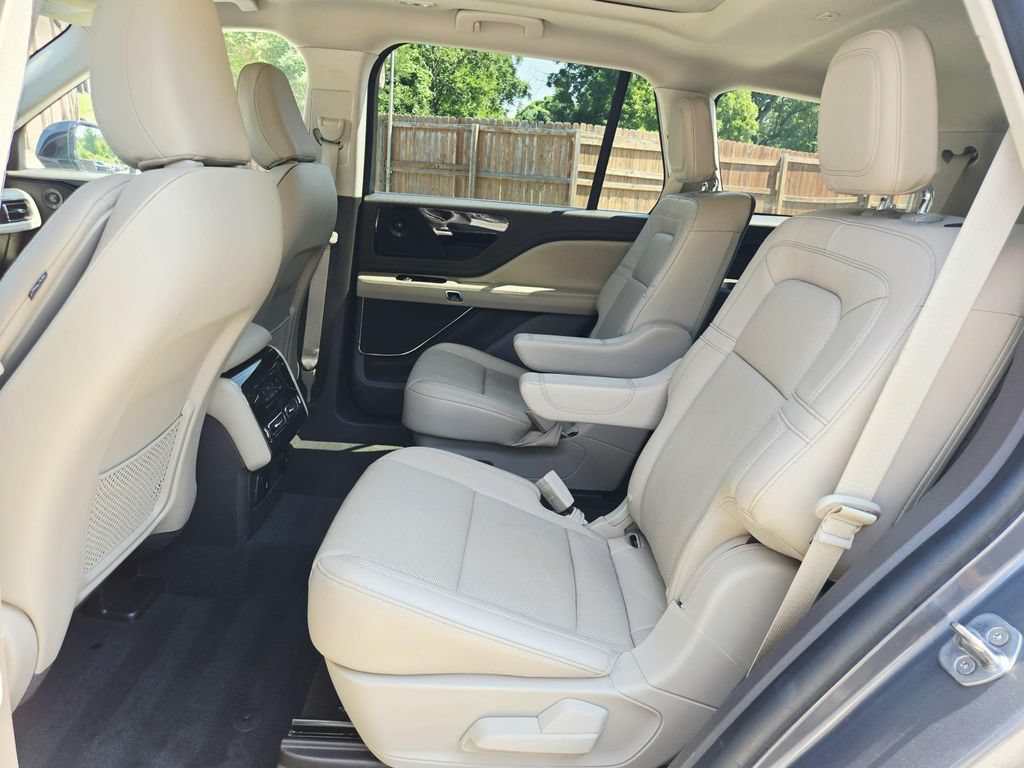 Used 2022 Lincoln Aviator Reserve w/ Equipment Group 201A AWD/4WD image 13