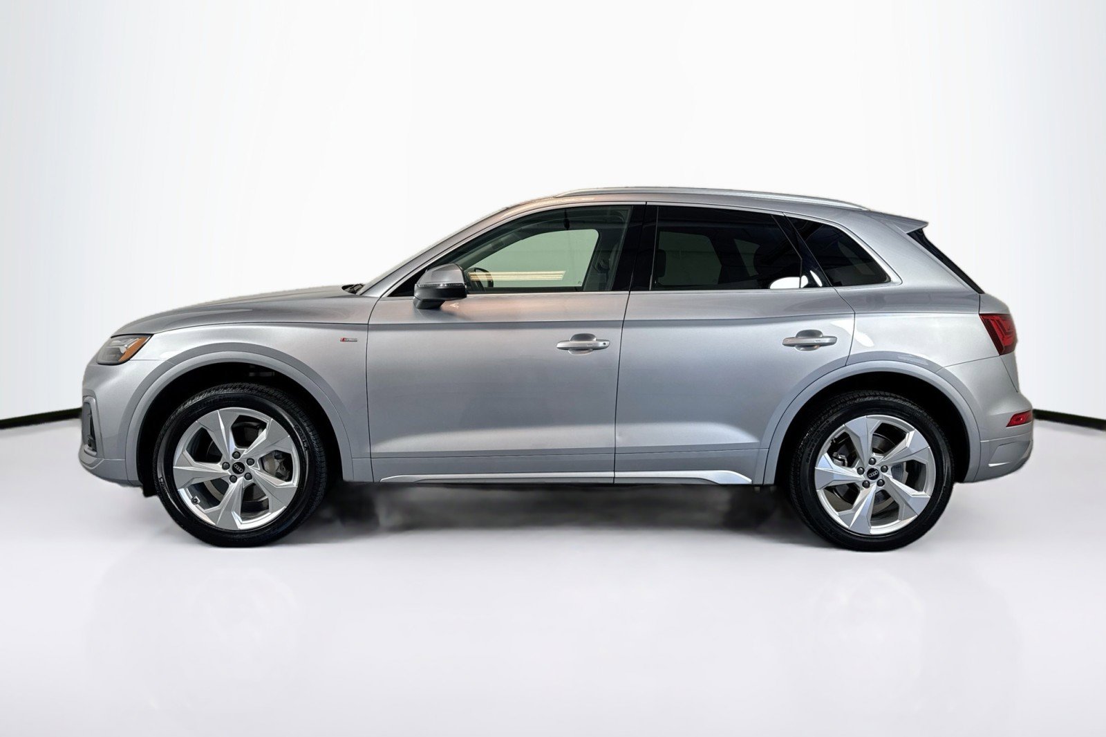 Used 2022 Audi Q5 2.0T Premium Plus w/ Premium Plus Package AWD/4WD image 8