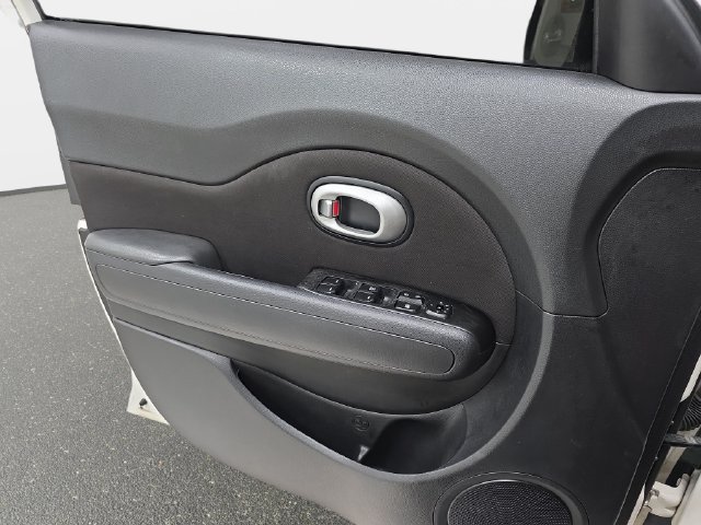 Used 2016 Kia Soul FWD image 25