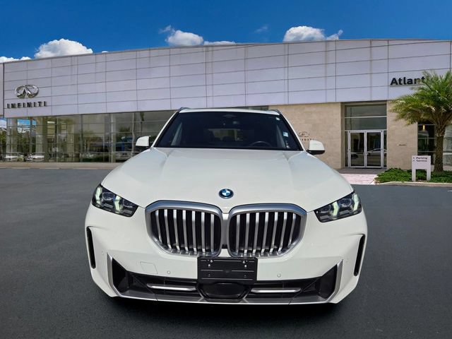 Used 2025 BMW X5 xDrive50e AWD/4WD image 3
