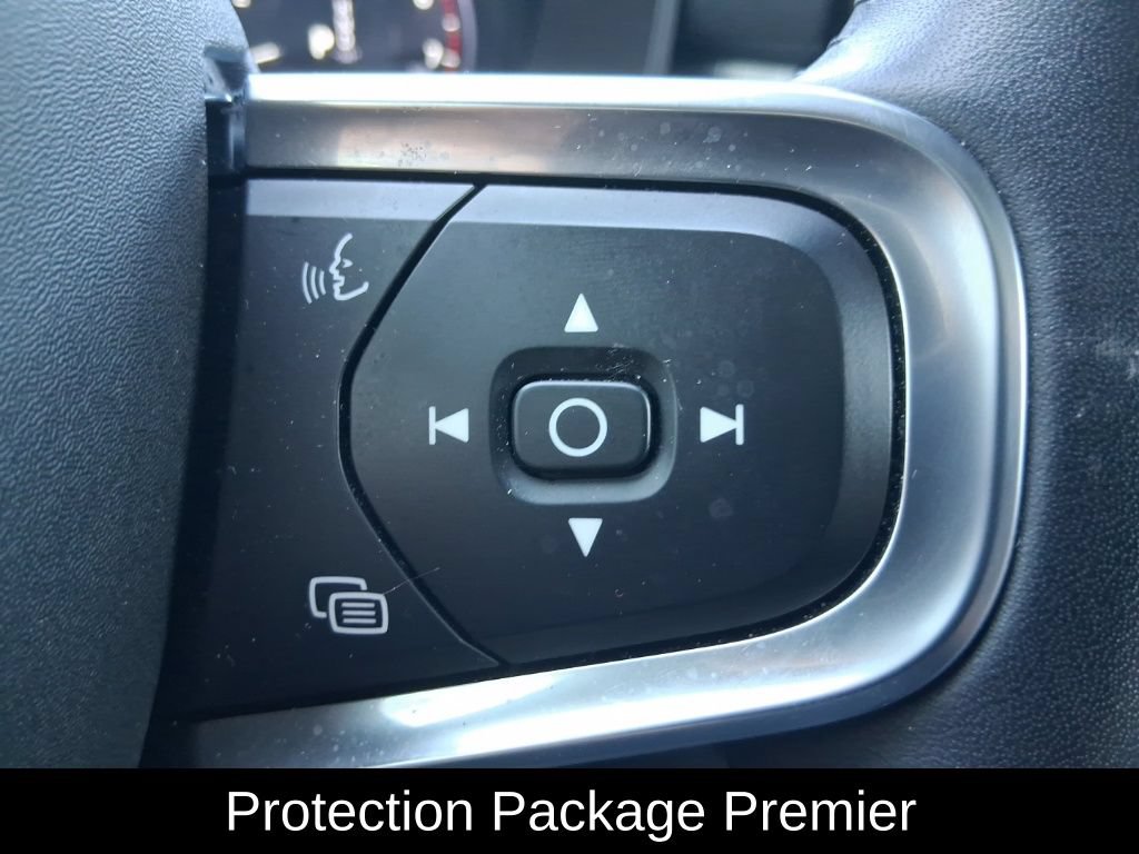Used 2021 Volvo XC40 T5 Momentum w/ Protection Package Premier AWD/4WD image 17