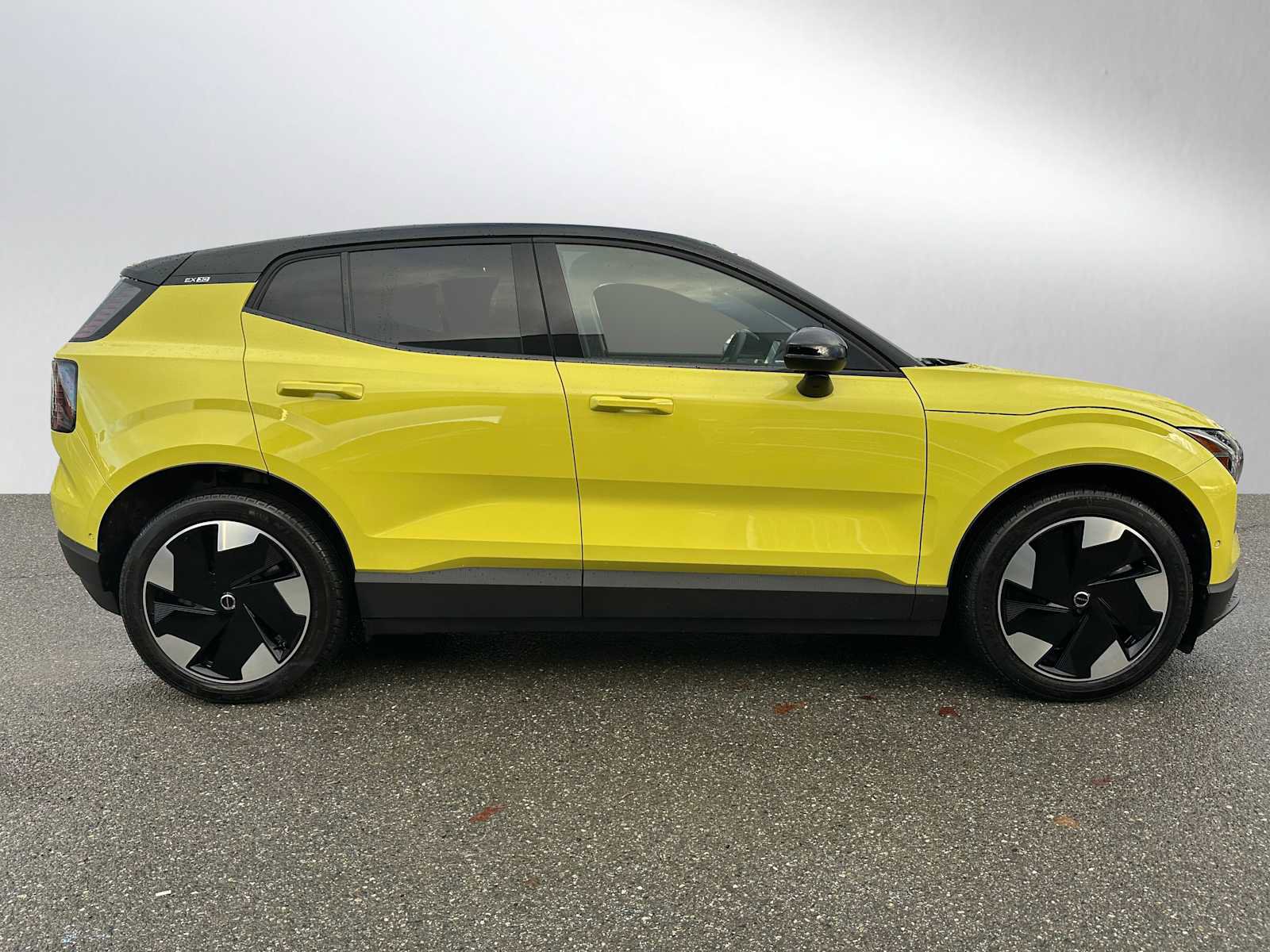 Used 2025 Volvo EX30 Ultra image 2