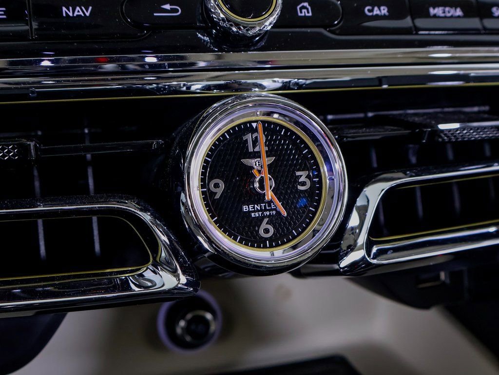 Used 2024 Bentley Flying Spur V8 image 29