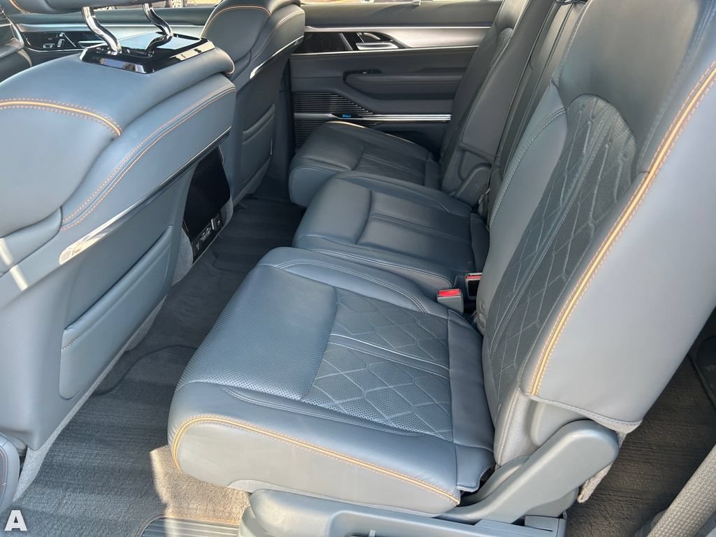 Certified 2022 Jeep Grand Wagoneer Series III w/ Flexible Seating Group AWD/4WD image 17