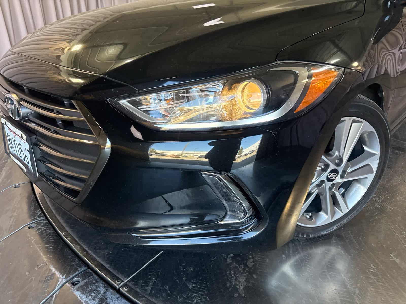 Used 2017 Hyundai Elantra Limited w/ Limited Tech Package 04 FWD image 9
