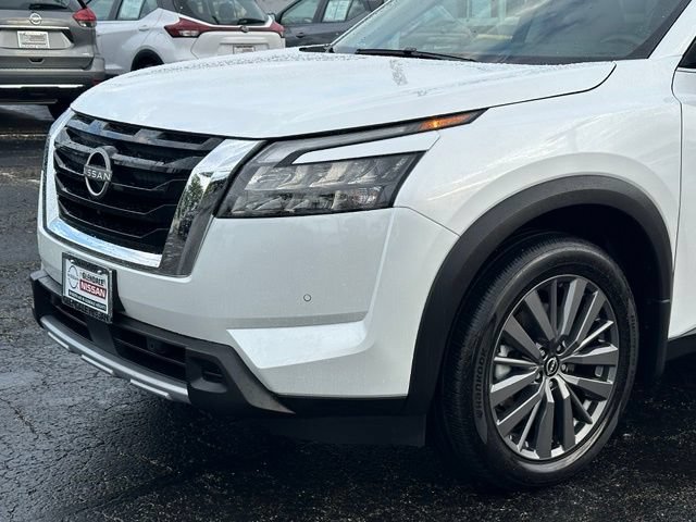 Used 2025 Nissan Pathfinder SL w/ SL Premium Package AWD/4WD image 8