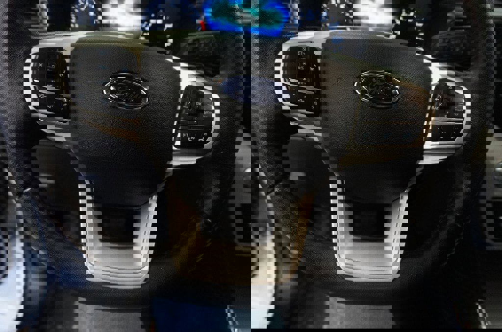 Used 2020 Ford Explorer XLT w/ Equipment Group 202A AWD/4WD image 14