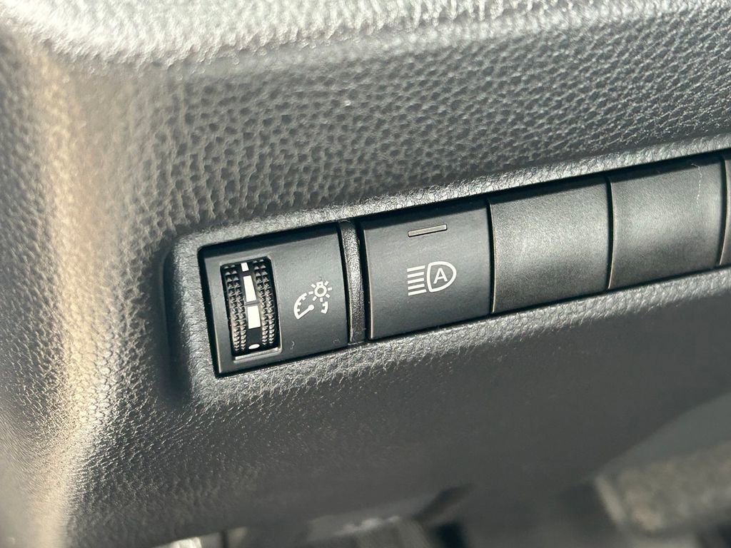 Used 2021 Toyota RAV4 XLE w/ Convenience Package AWD/4WD image 26