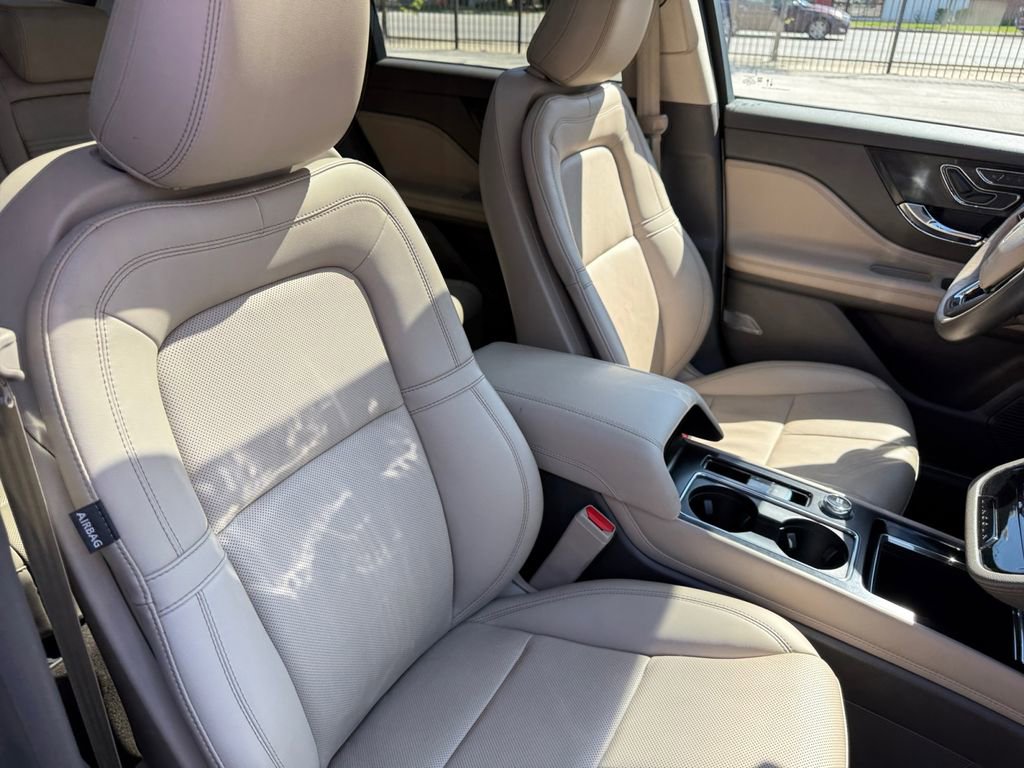 Used 2022 Lincoln Corsair AWD w/ Premium Package image 18