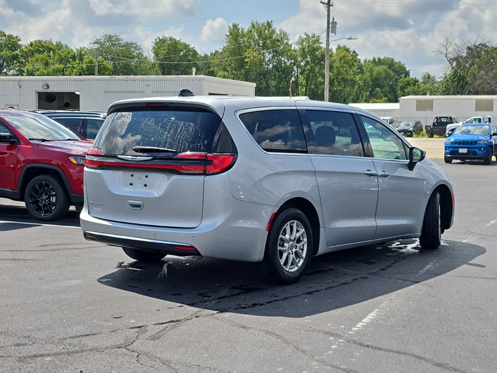 Used 2023 Chrysler Pacifica Touring-L FWD image 49