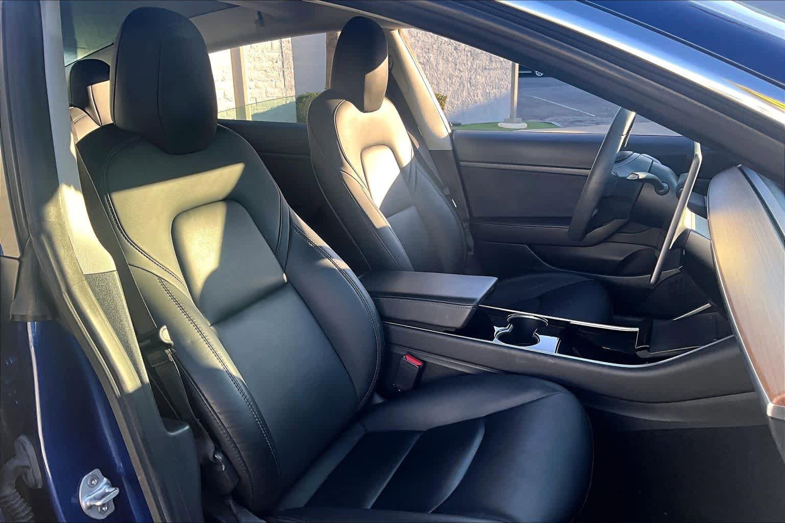 Used 2020 Tesla Model 3 Standard Range image 8