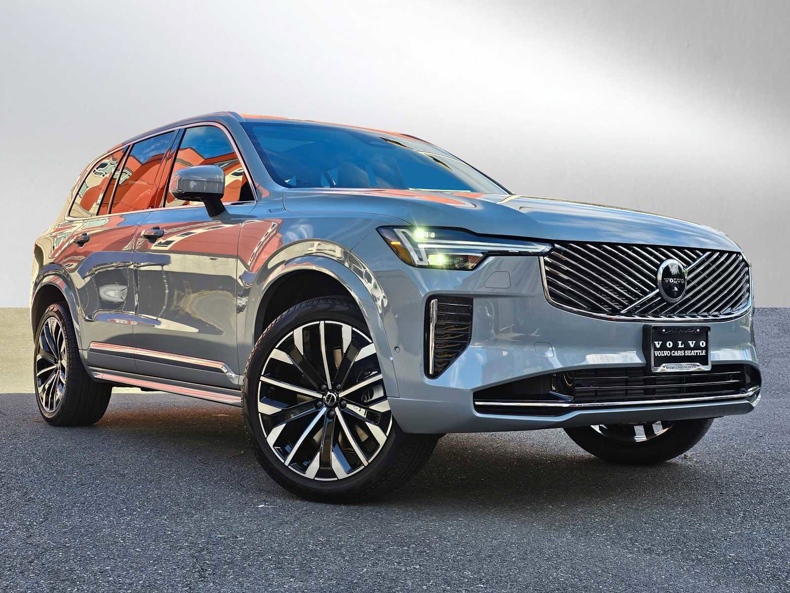 New 2026 Volvo XC90 T8 Plus image 1