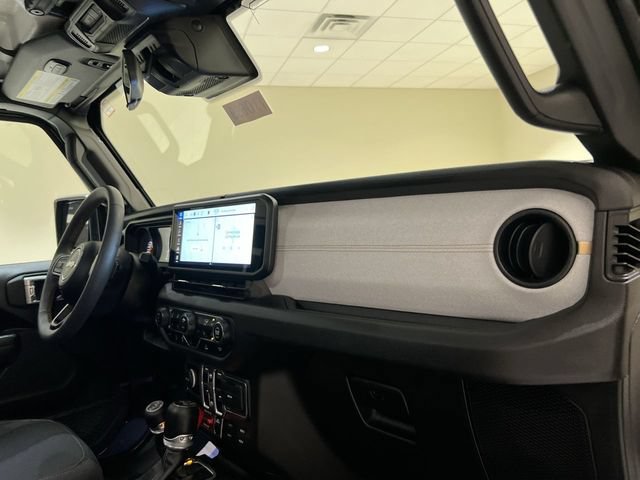 Used 2024 Jeep Wrangler Unlimited Sport AWD/4WD image 25