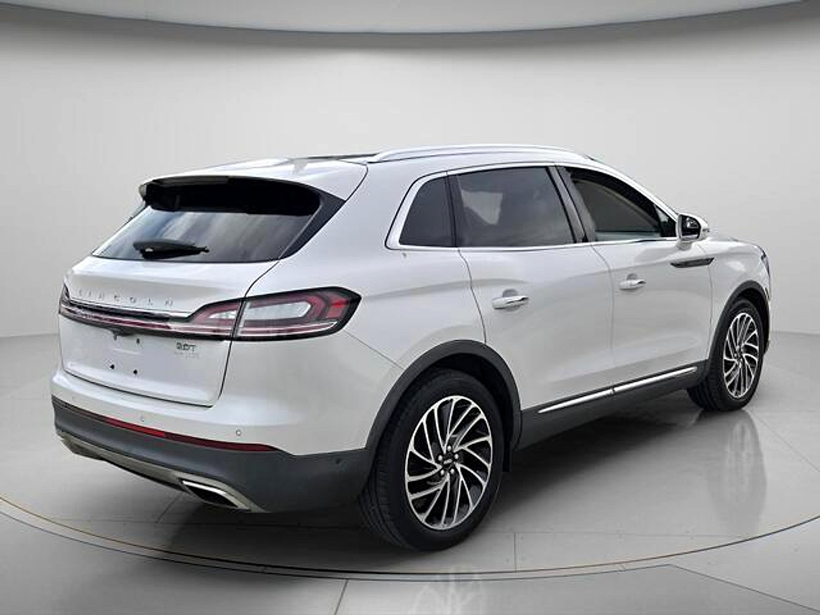 Used 2019 Lincoln Nautilus Reserve FWD image 7