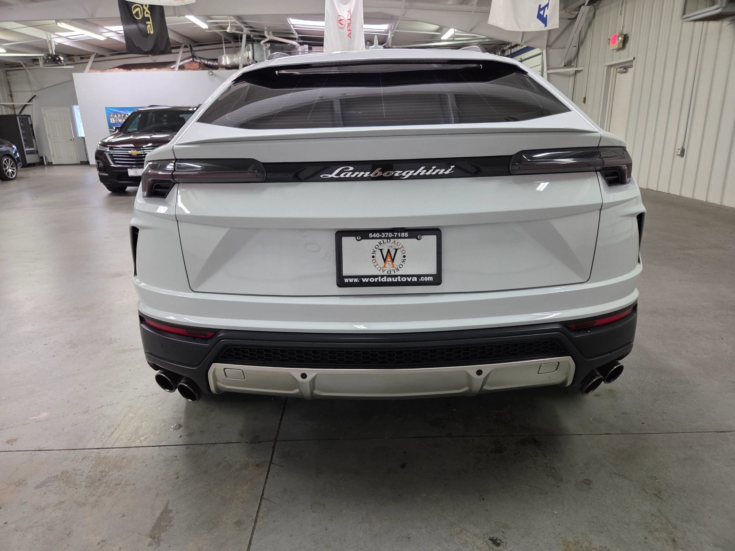 Used 2020 Lamborghini Urus AWD/4WD image 6
