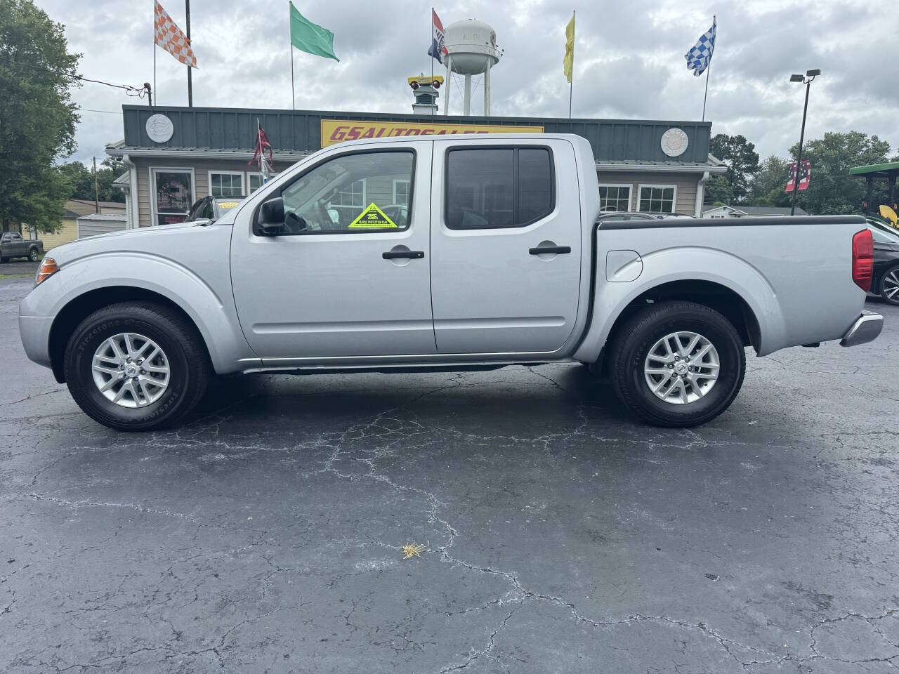 Used 2016 Nissan Frontier SV RWD image 2