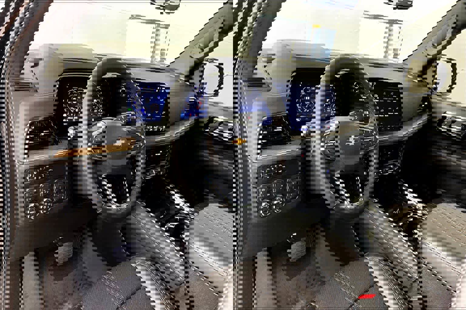 Used 2025 Chevrolet Suburban High Country image 16