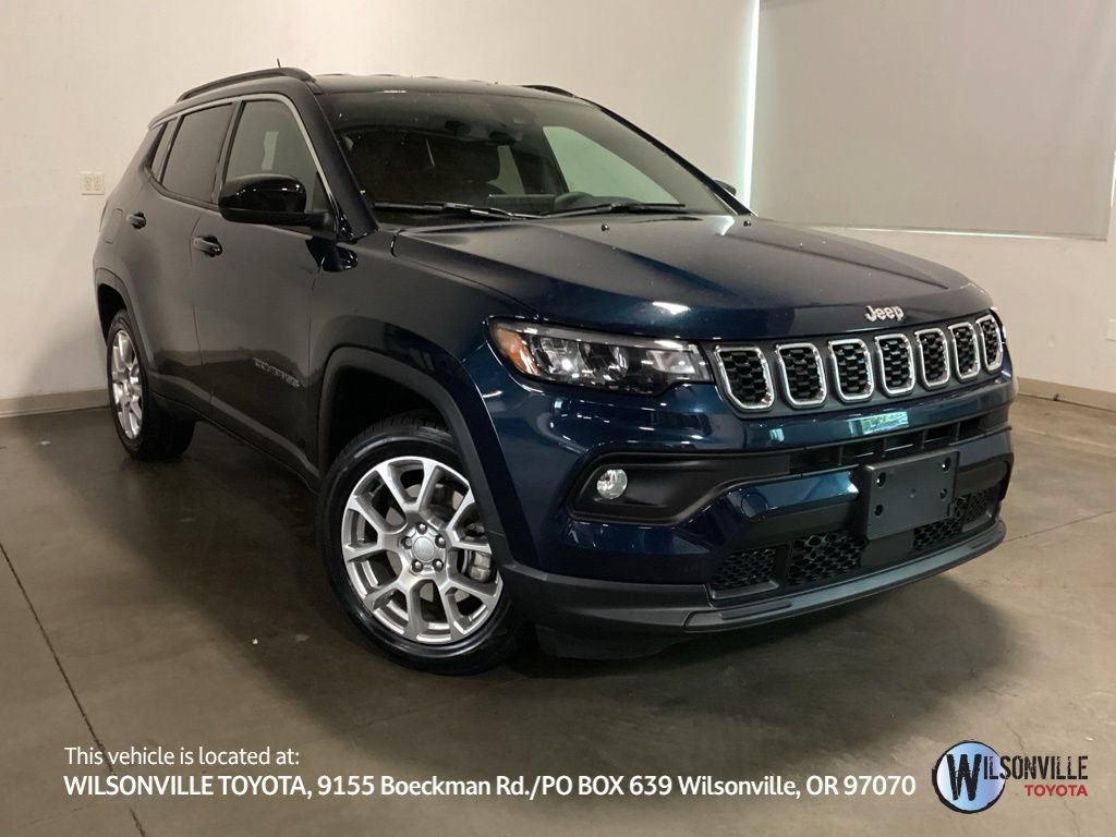 Used 2024 Jeep Compass Latitude AWD/4WD image 1