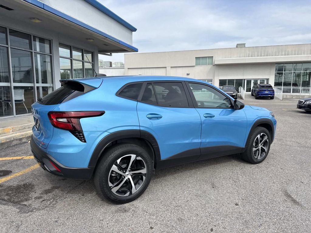 Used 2025 Chevrolet Trax RS image 8