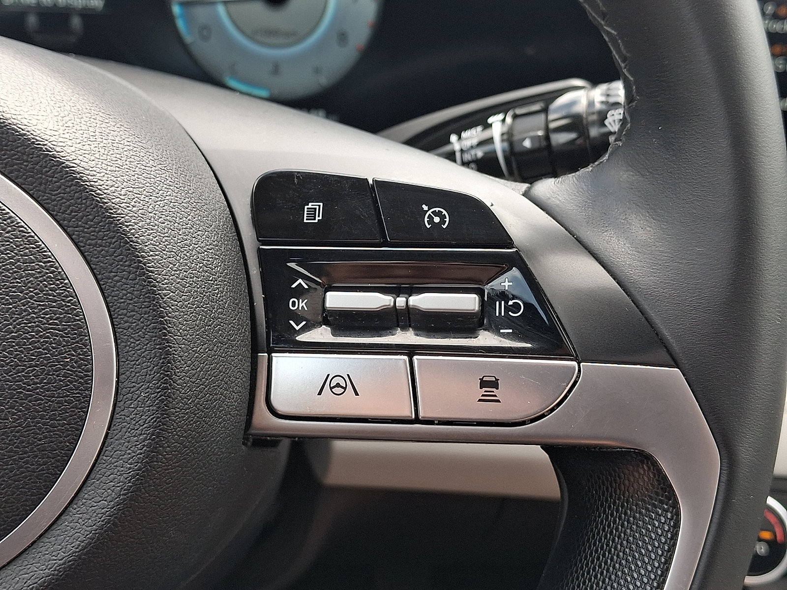 Certified 2023 Hyundai Elantra Limited w/ Preferred Accessory Package FWD image 21