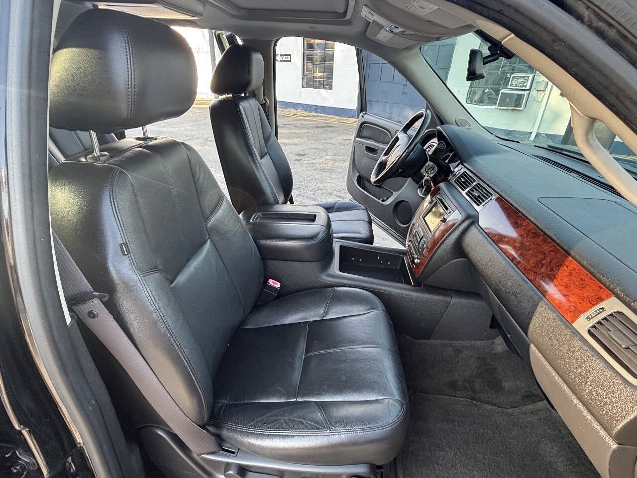 Used 2011 Chevrolet Suburban LT AWD/4WD image 31