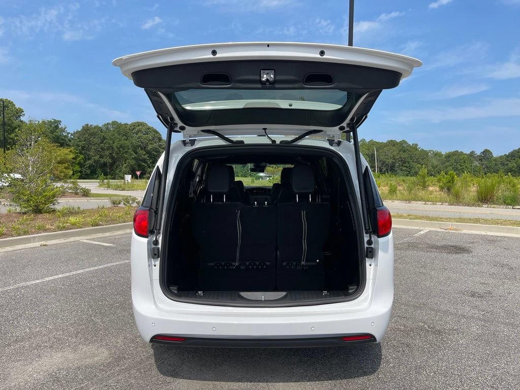 New 2027 Chrysler Pacifica LX FWD image 39