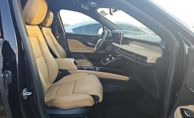 Used 2022 Lincoln Corsair Reserve w/ Equipment Group 201A image 12