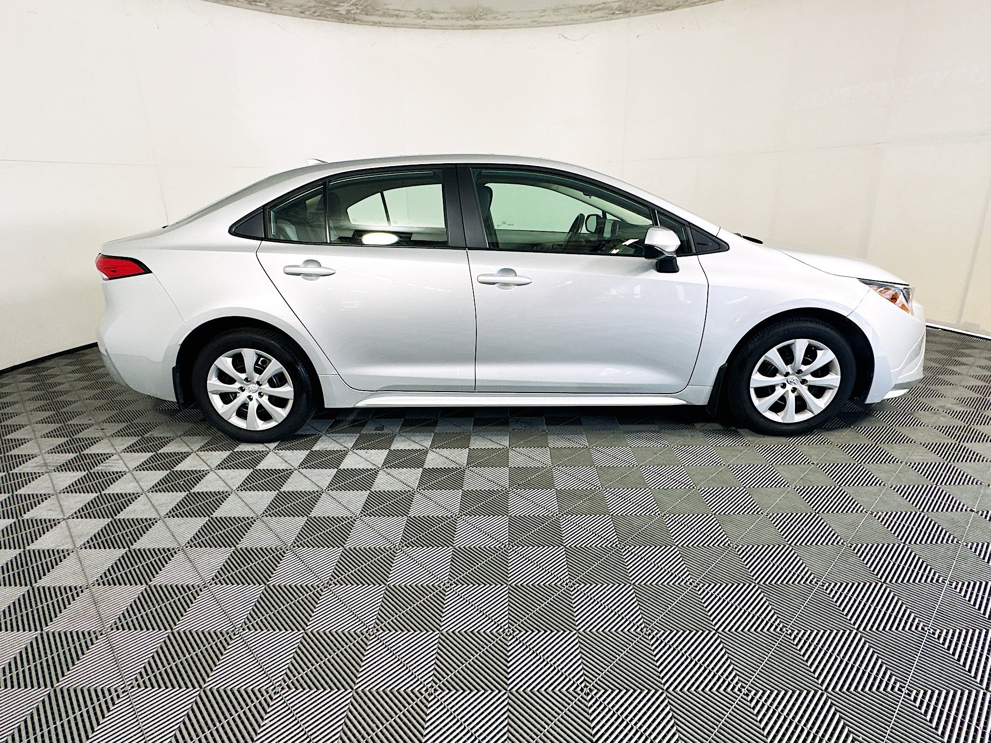 Certified 2025 Toyota Corolla LE FWD image 2