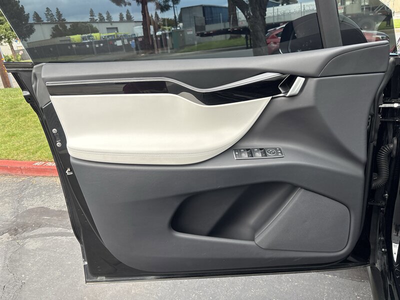 Used 2018 Tesla Model X 75D AWD/4WD image 26