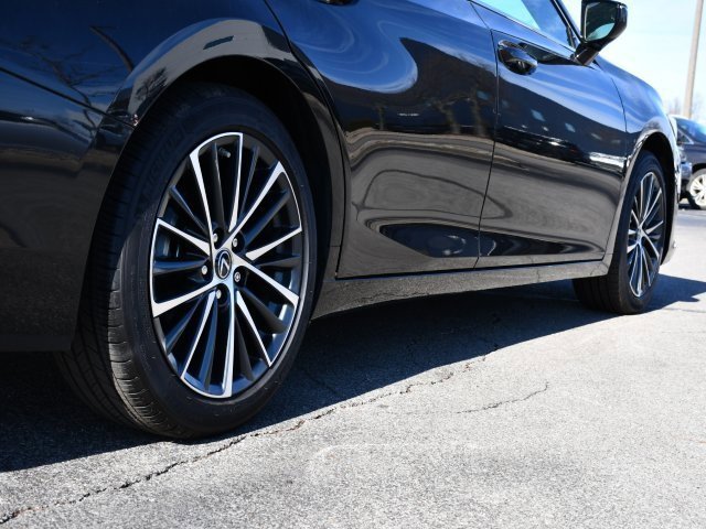 Certified 2025 Lexus ES 350 w/ Premium Package image 9