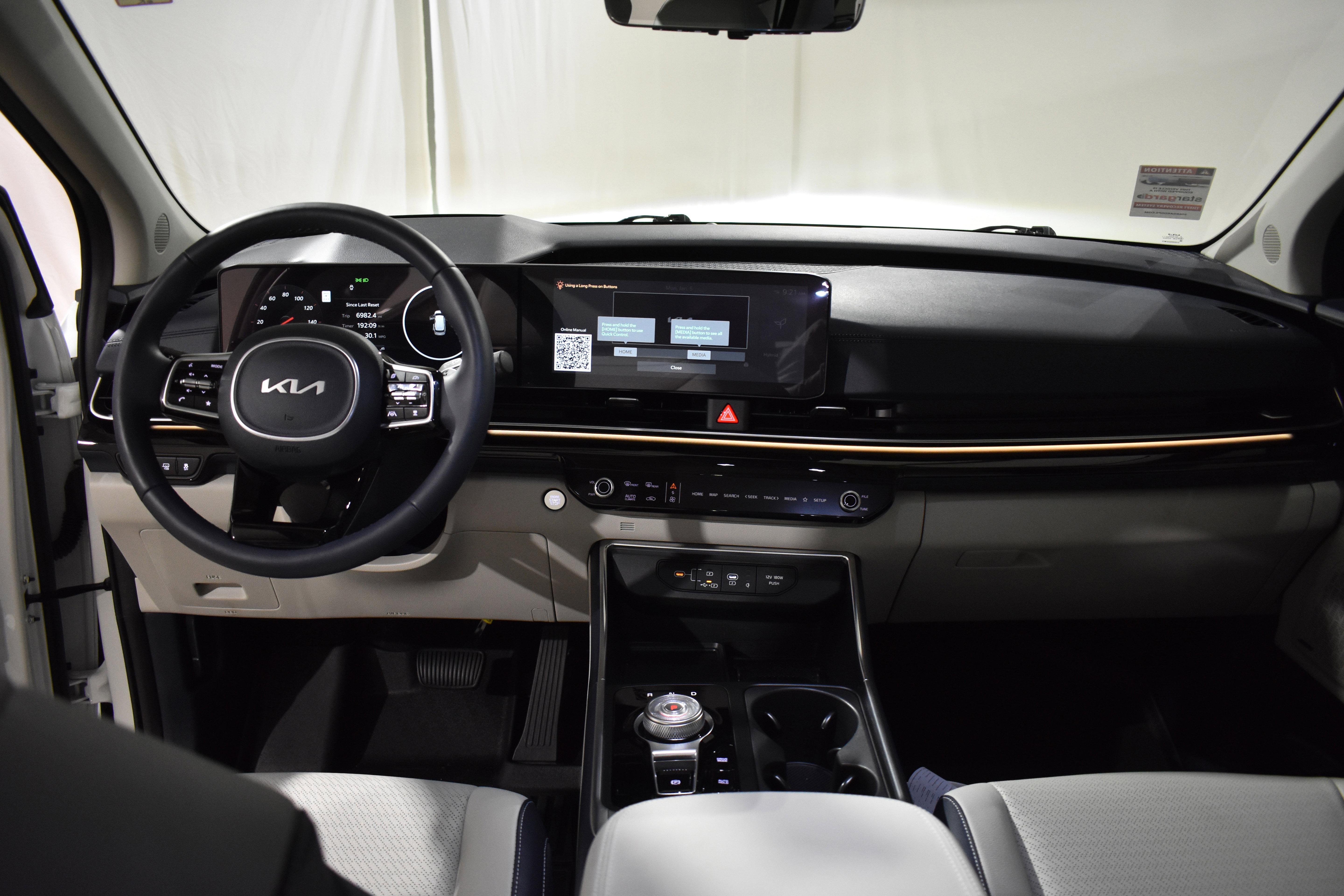 Used 2025 Kia Carnival SX Prestige image 36