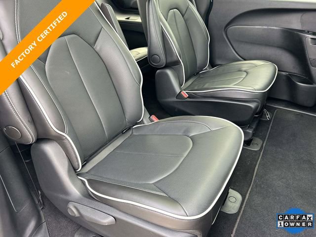 Used 2025 Chrysler Pacifica Premium FWD image 21