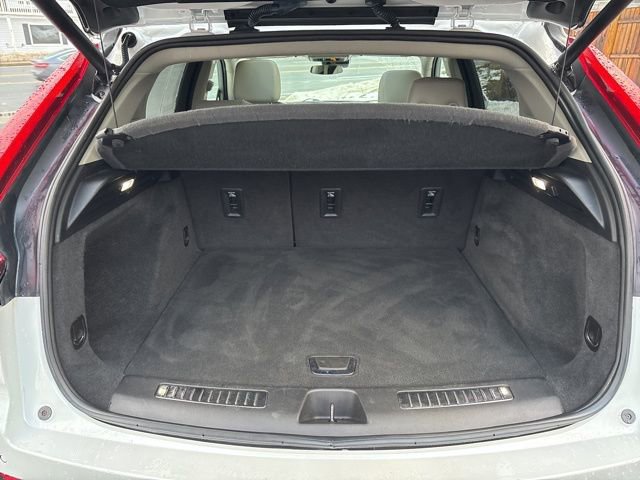 Used 2020 Cadillac XT4 Premium Luxury w/ Driver Awareness Package image 11