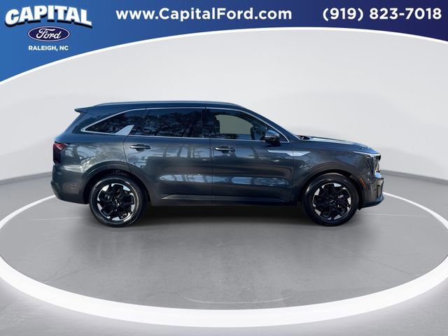 Used 2024 Kia Sorento S image 9
