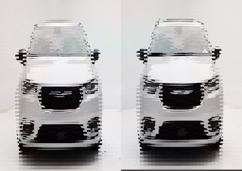 Used 2024 Chrysler Pacifica Limited image 5