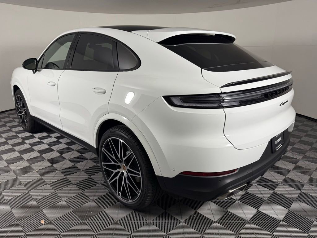 Certified 2025 Porsche Cayenne Coupe image 3