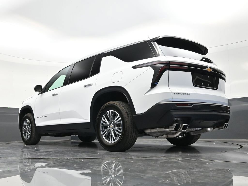 Used 2024 Chevrolet Traverse LS FWD image 23
