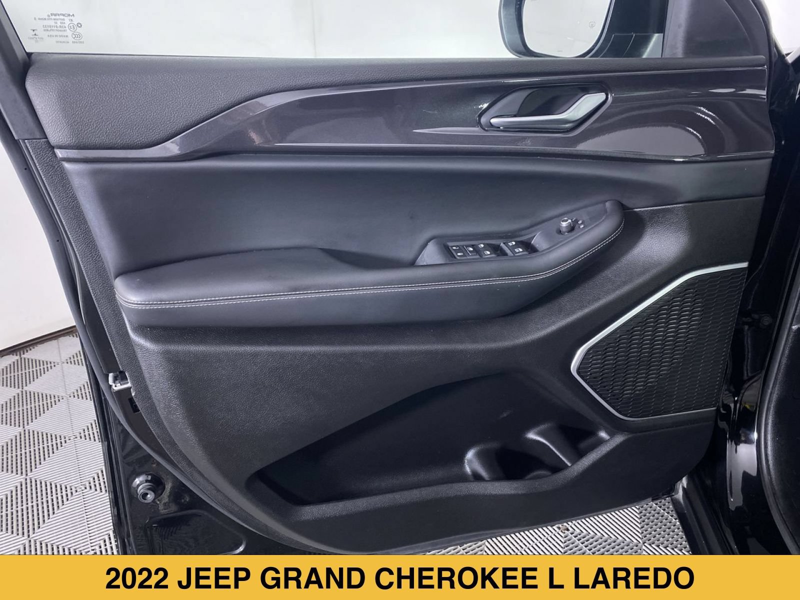 Used 2022 Jeep Grand Cherokee L Laredo w/ Luxury Tech Group I AWD/4WD image 11