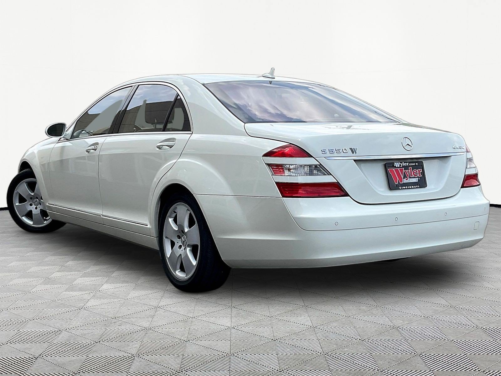 Used 2007 Mercedes-Benz S 550 4MATIC image 4
